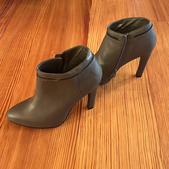 Cynthia heel boots, grey only wore once. Stylish and functionality. - Picture 3 of 5